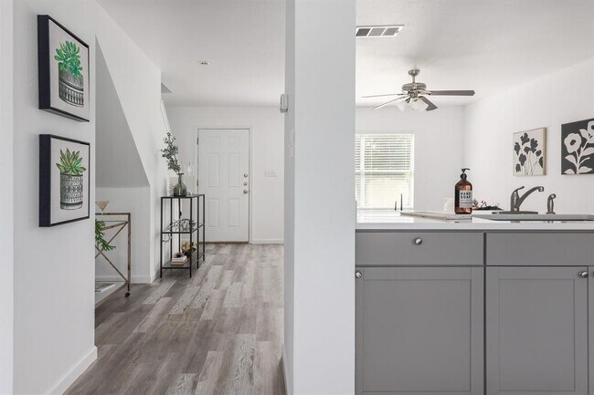 Building Photo - 10732 Marshitahs Way