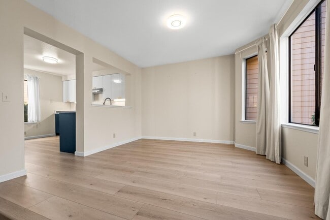 Building Photo - 112 Crown Cir