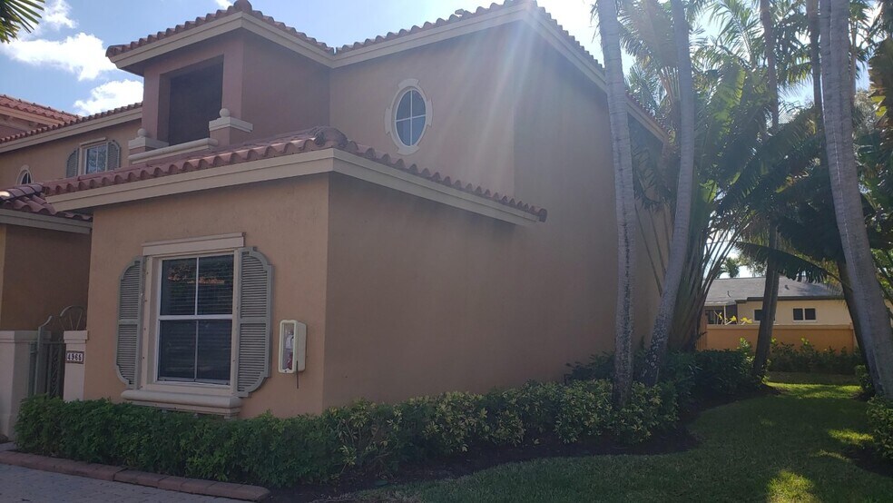 Building Photo - 4965 Leeward Ln