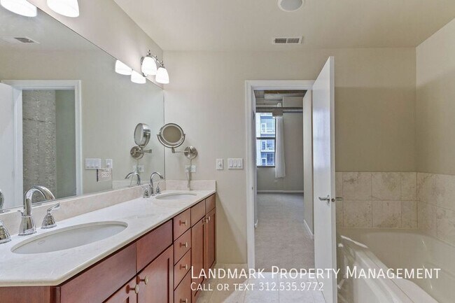 Building Photo - 758 N Larrabee-#820