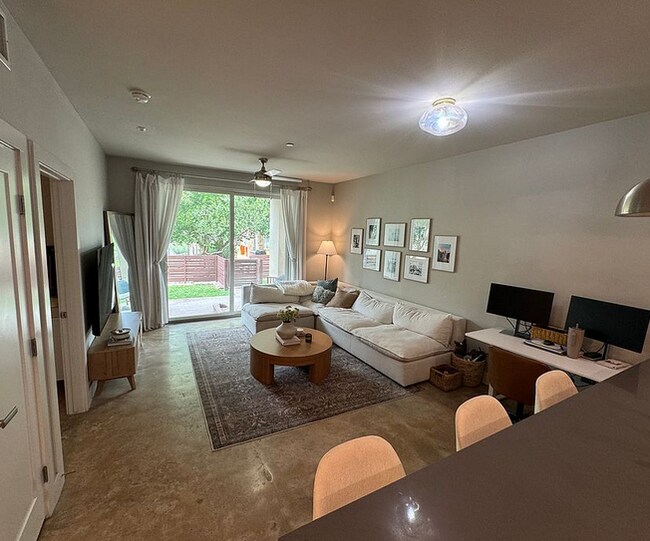 Building Photo - 2801 Dulce Ln