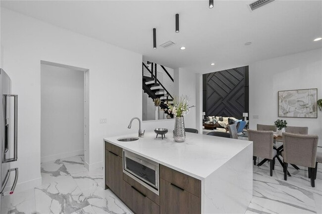 Building Photo - 7608 Antilla St