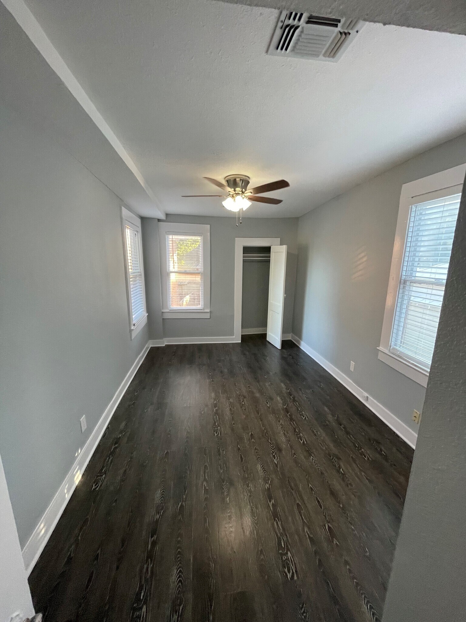 Building Photo - 506 E Guenther St