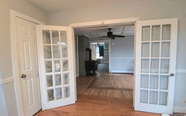 Building Photo - 204 Main St