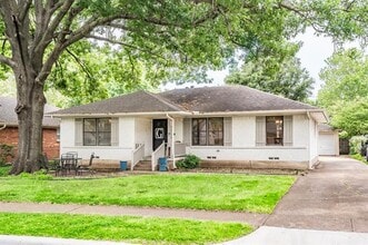 Building Photo - 9203 Livenshire Dr