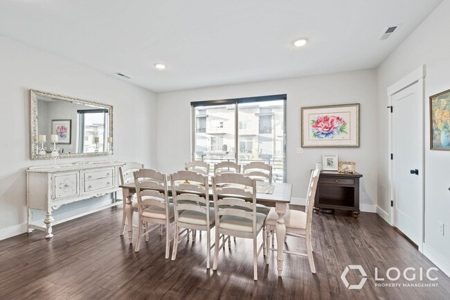 Building Photo - Beautiful Row End Townhome in Park City Utah!