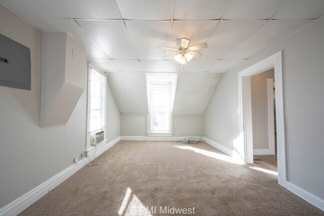Building Photo - Charming 1-Bedroom Duplex with Modern Amenities in Mooresville!