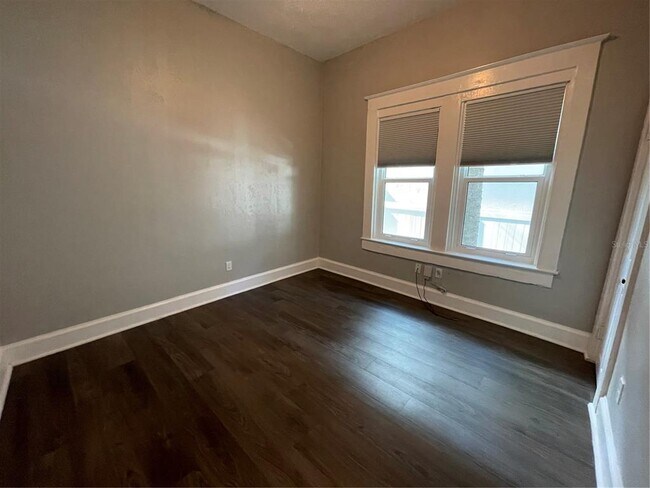 Building Photo - 1932 W Spruce St