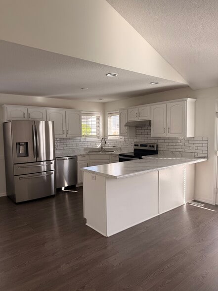 Building Photo - 9527 Acacia Psge