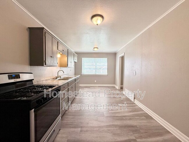 Building Photo - 1724 E Park Pl