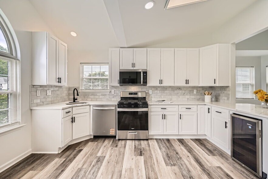 Building Photo - 308 Tidewater Dr