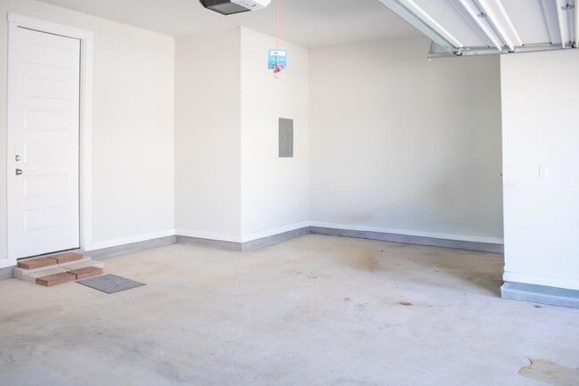 Building Photo - 123 Table Top Bnd