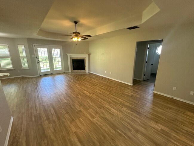 Building Photo - 3104 Valley Oaks Cir