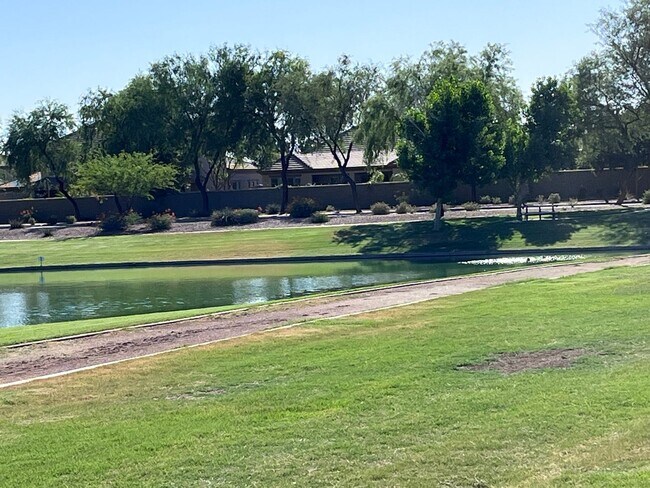 Building Photo - TOWN HOME WITH COMMUNITY POOL , GATED COMMUNITY in GILBERT!