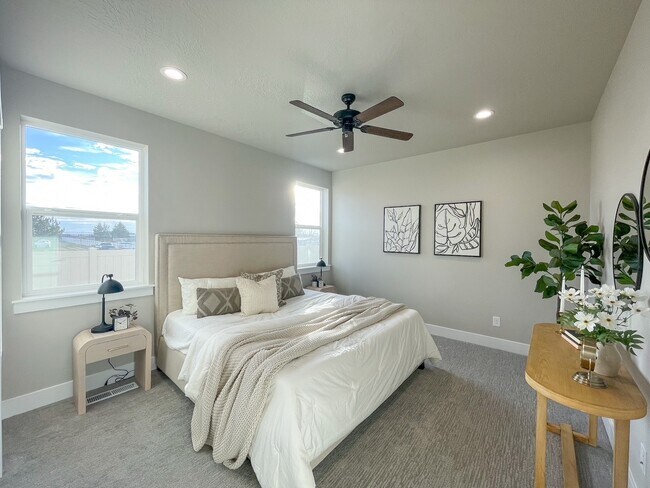 Building Photo - 6273 S Binky Ave