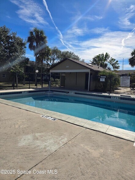 Building Photo - 245 Spring Dr