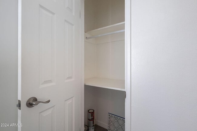 Building Photo - 512 E Roanoke Ave