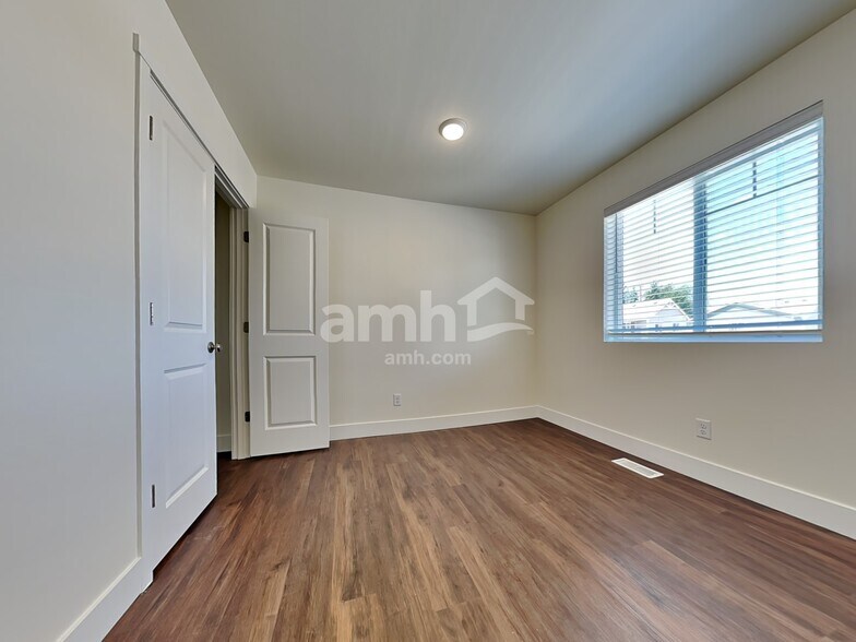 Building Photo - 17625 26th Ave Ct E