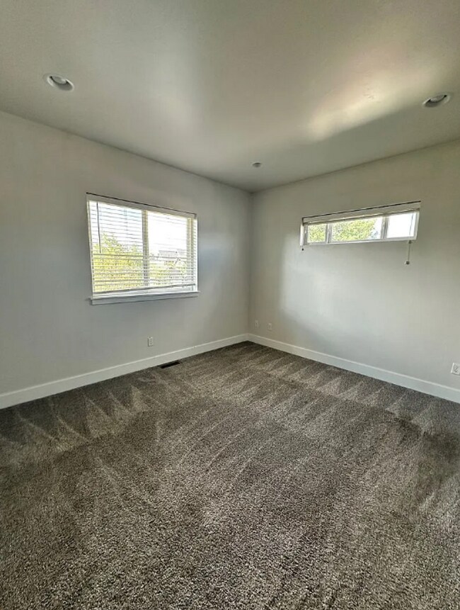 Building Photo - 365 N Ferguson Ave