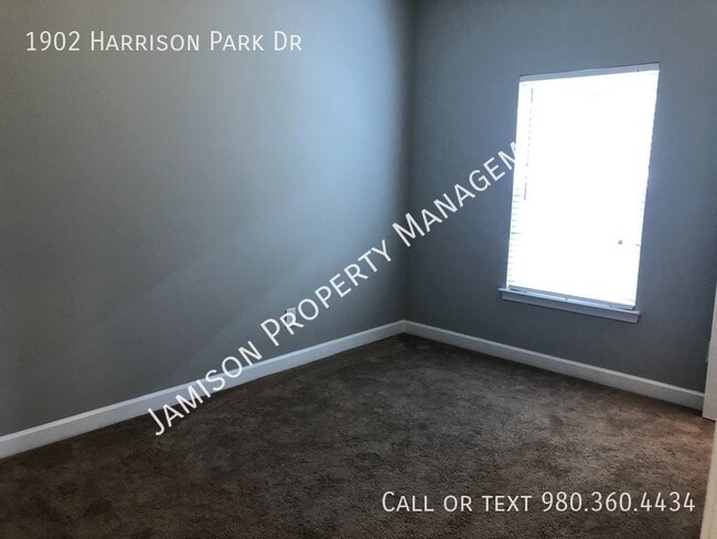 Building Photo - 1902 Harrison Park Dr