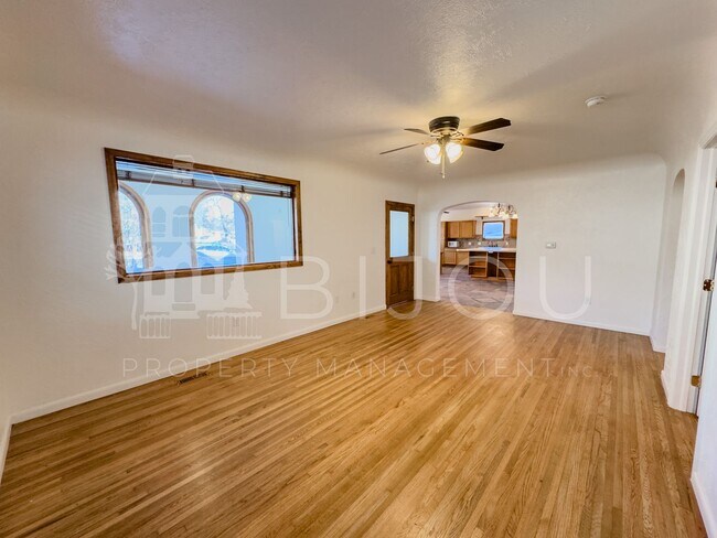 Building Photo - Ivywild Main Floor Living