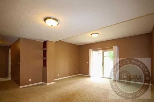 Building Photo - Beautiful 5Bd/3Ba House! | Papillion, Ne!