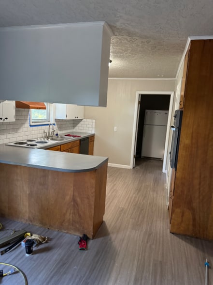 Building Photo - 418 E 4th St