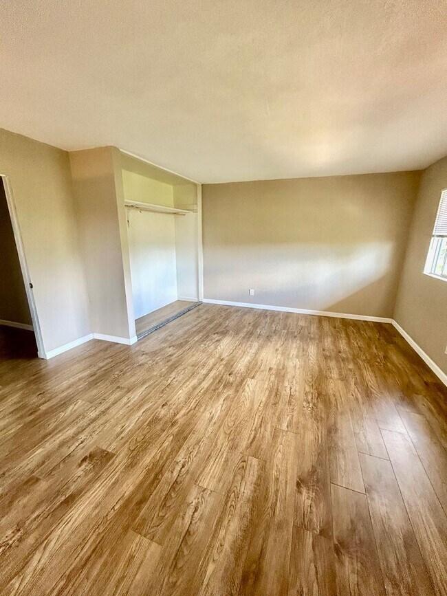 Building Photo - 4 Bedroom 3 bath Home In Rolando Village
