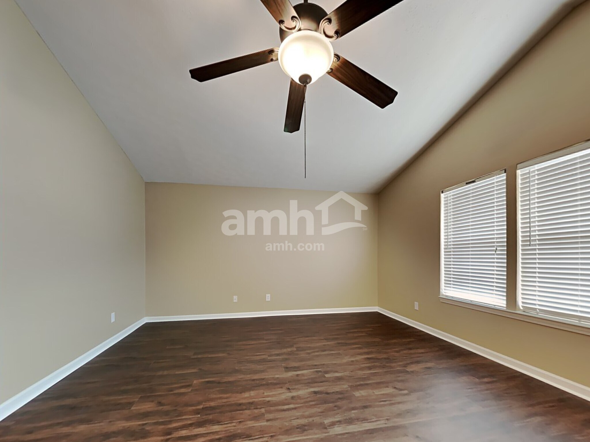 Building Photo - 1351 Blue Ridge Ln