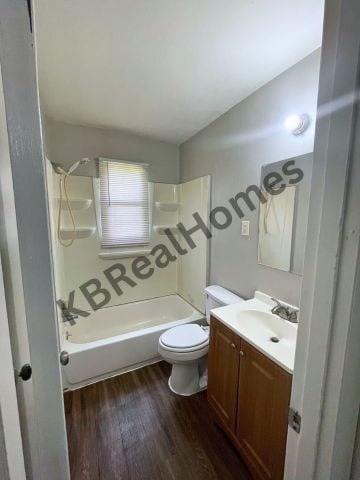 Building Photo - 6 E McKellar Ave