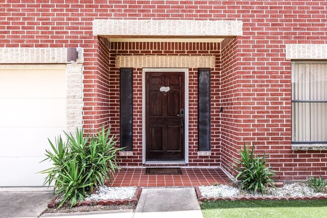 Building Photo - 9715 Riddlewood Ln