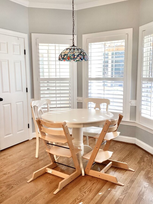 Building Photo - 4 Bed/3 Bath Spacious Home! Extra 2 Car Ga...