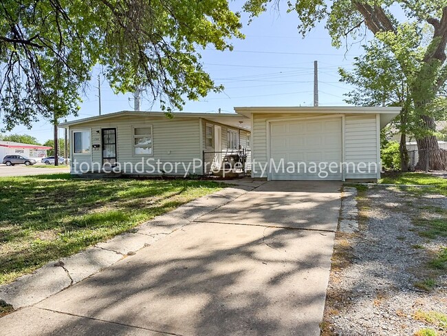 Building Photo - 3 bedroom 1.5 bath near 17th & Fairlawn