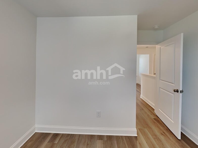 Building Photo - 1048 Highland Walk