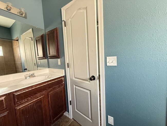 Building Photo - 3729 Loma Brisa Dr
