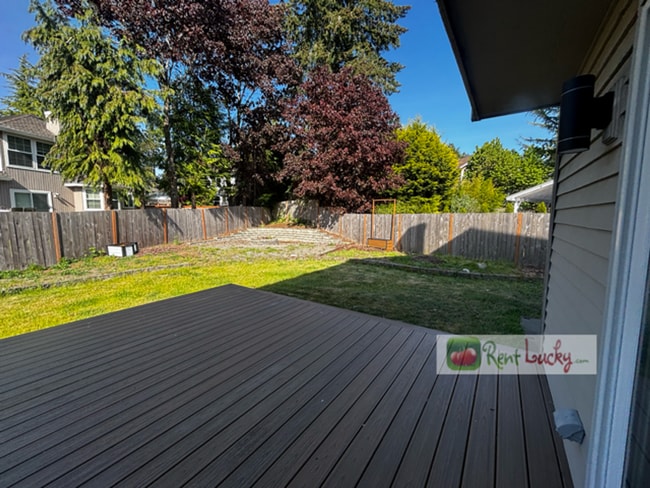 Building Photo - Stunning & Spacious 4 Bedroom Home with 2....