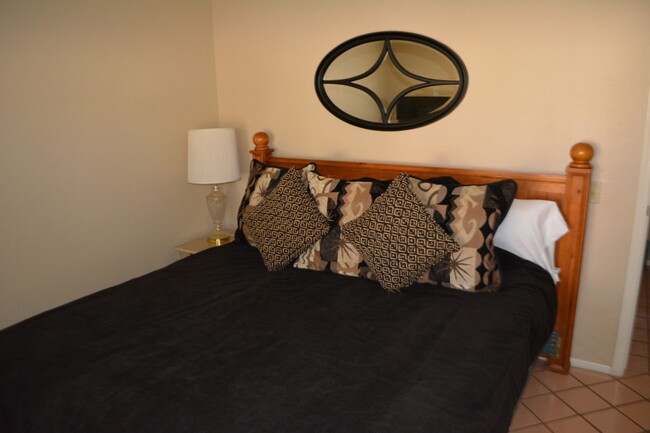 Building Photo - Furnished Rental, 55+, Move In Today!