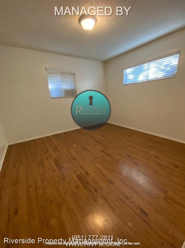 Building Photo - 3 br, 2 bath House - 340 E. Citron St