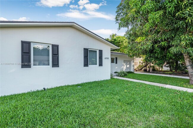 Building Photo - 6700 SW 49th Terrace