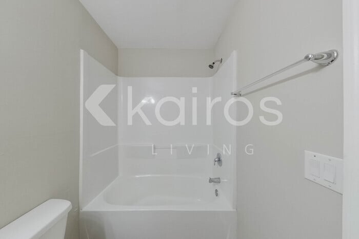 Building Photo - 2825 NW 3rd Pl