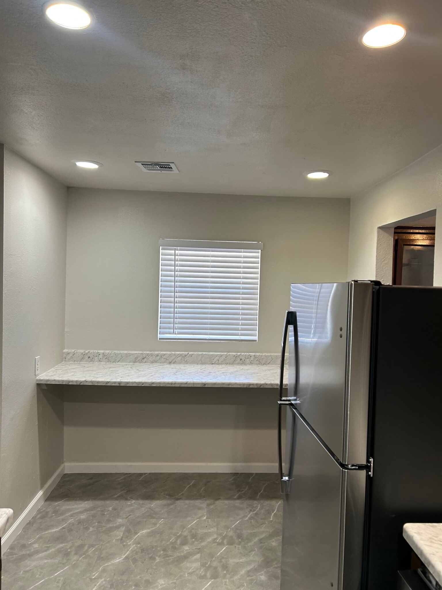 Kitchen breakfast bar - 1510 NE 43rd St