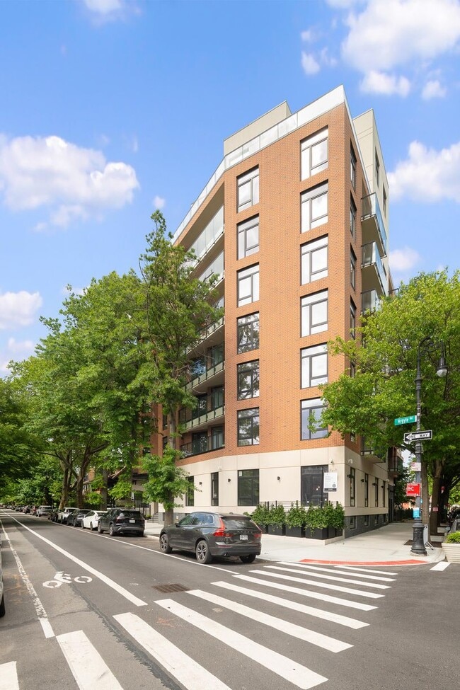 Building Photo - 585 Argyle Rd