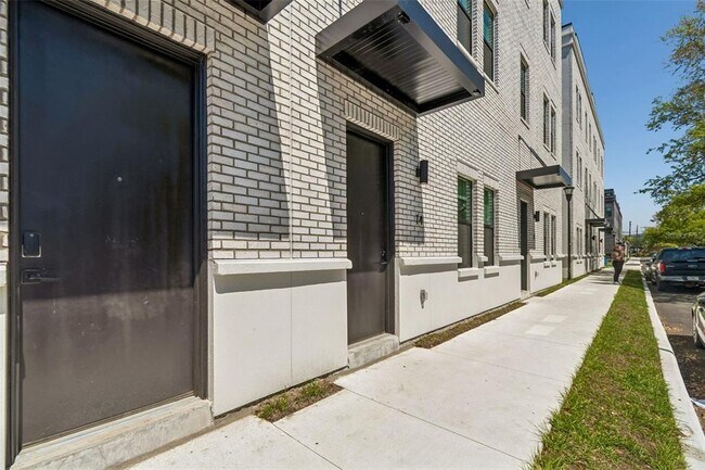 Building Photo - 1218 E Kay St
