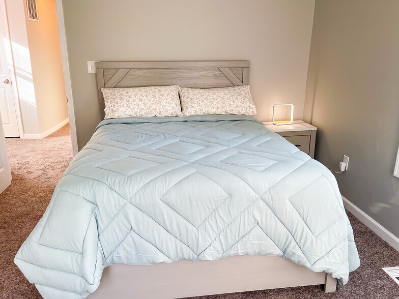 Building Photo - 1701 Spence St