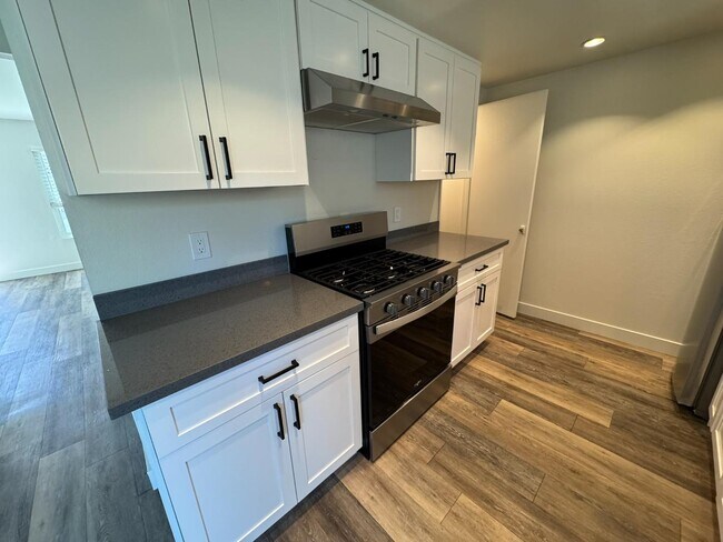 Building Photo - 2170 Via Sonora