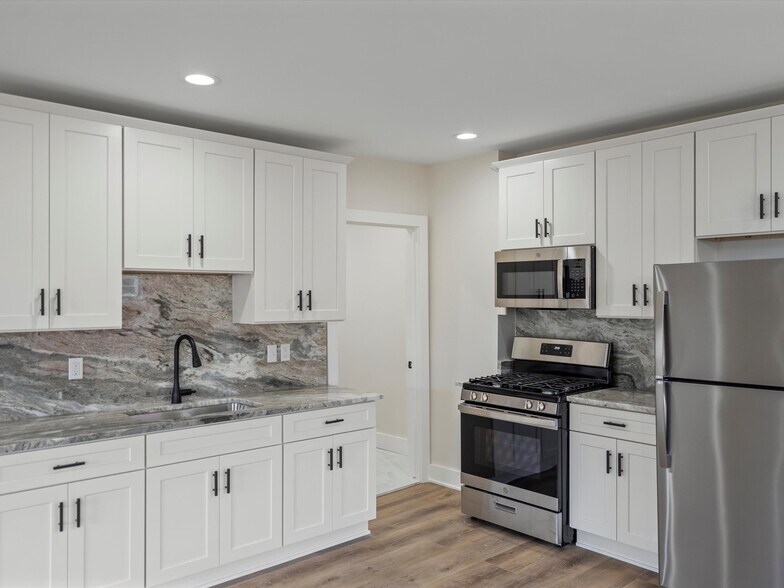 Building Photo - 3041 Holbrook St