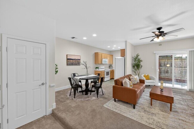 Building Photo - Charming 3-Bed Home in Sacramento with 2.5 Baths