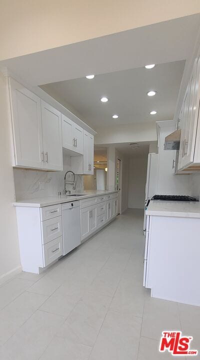 Building Photo - 1557 S Beverly Glen Blvd
