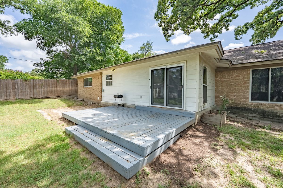 Building Photo - 501 Calhoun Dr