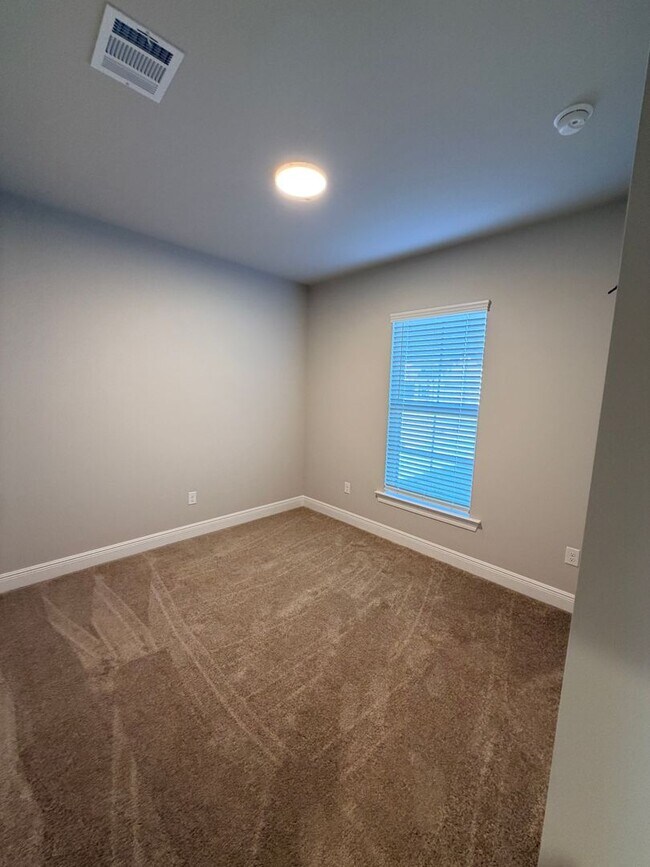 Building Photo - 816 Venecia Dr